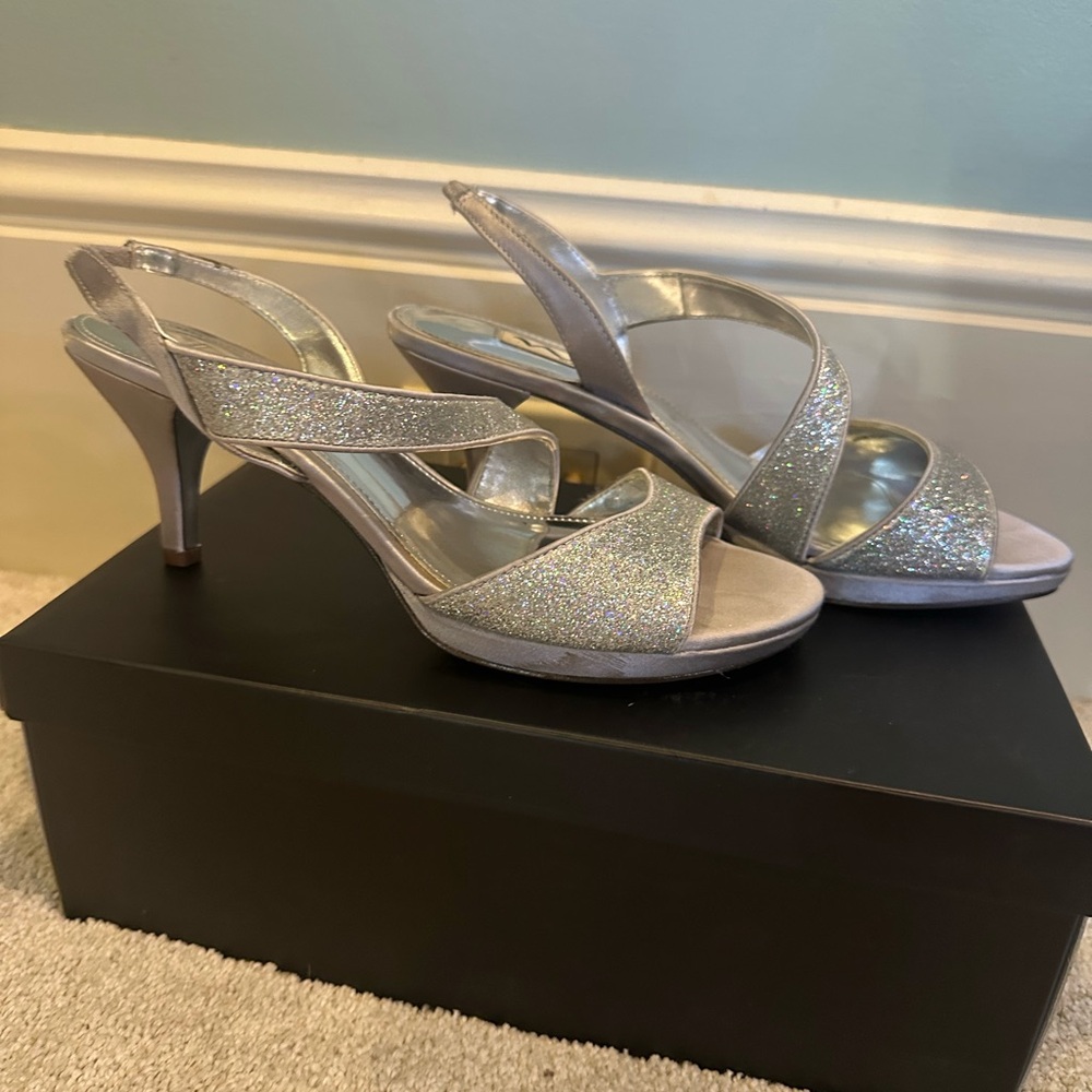 Elegant Silver Mina Size 7 Glitter Heels